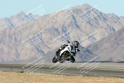 media/Dec-01-2025-Moto Forza (Mon) [[2daa91e15f]]/3-Beginner Group/Session 4 Turn 9/